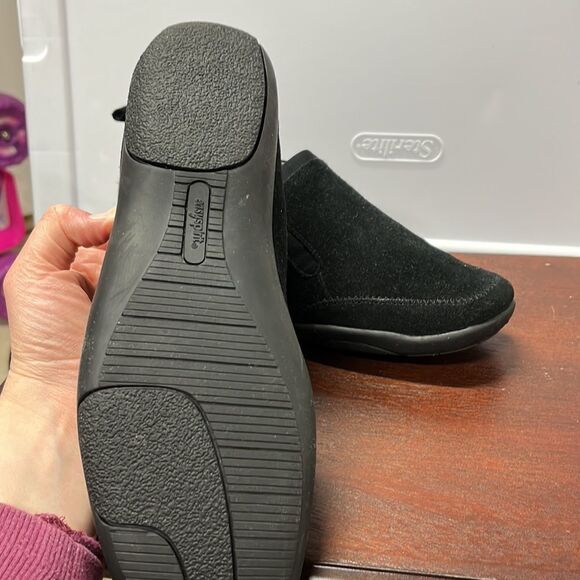 J-Easy spirit, new in box 8.5 medium black slip‎ on shoes - Picture 2 of 3